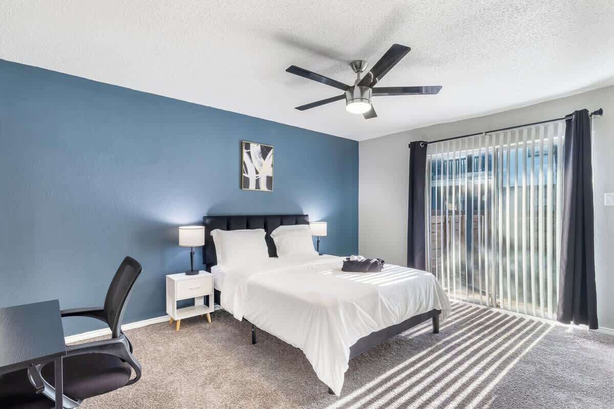 Iron/ironing board, free WiFi, bed sheets