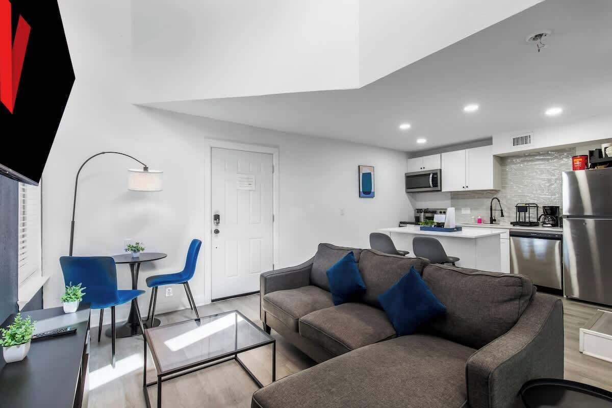 智能电视、办公室