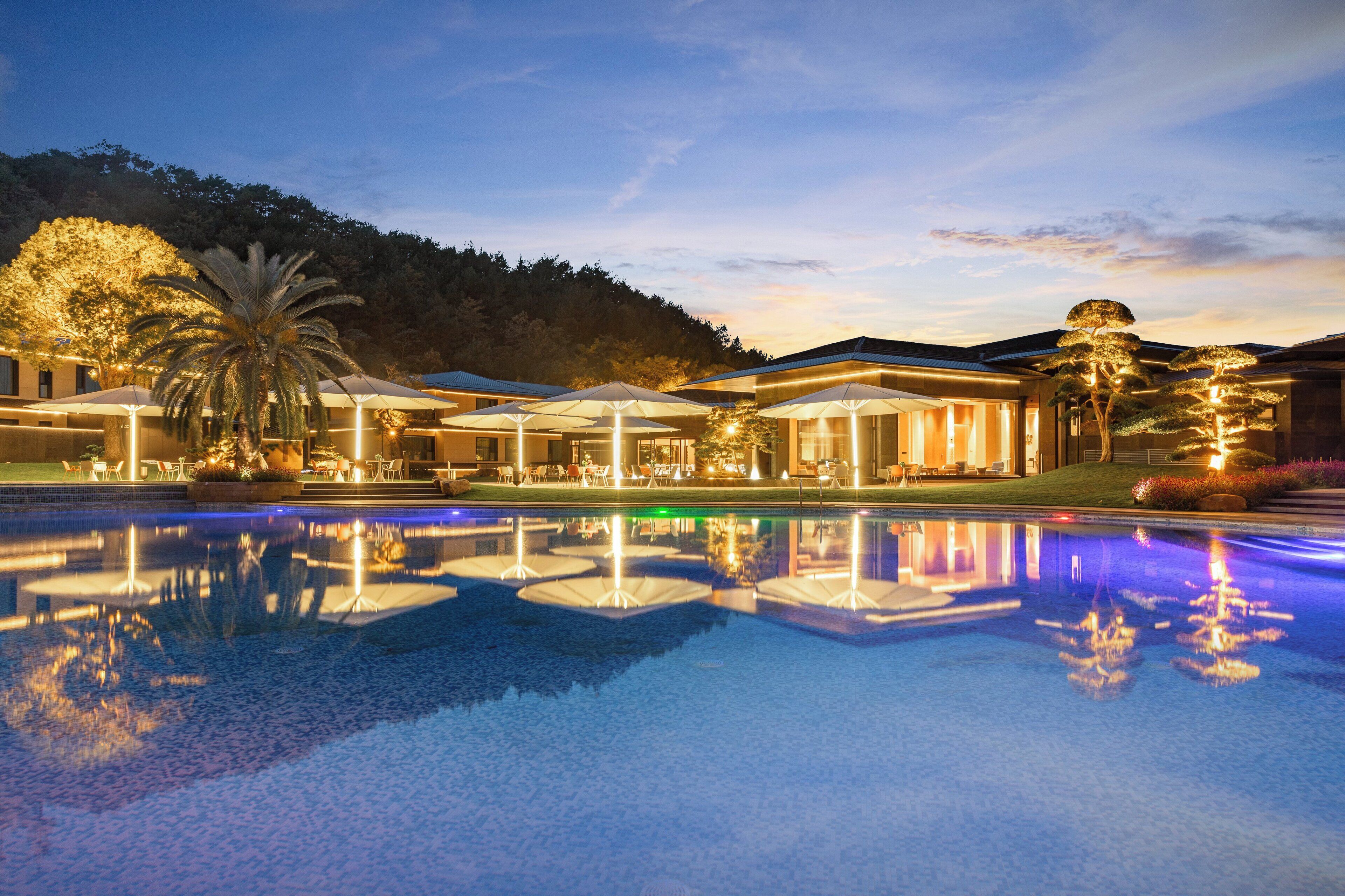 حمّام سباحة خارجي