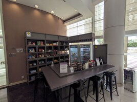 Lobby lounge