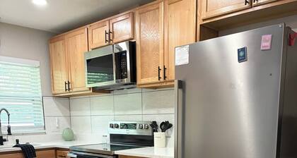 Birch House Getaway. Newly renovated 3 bedroom, 2 bath home convenient location