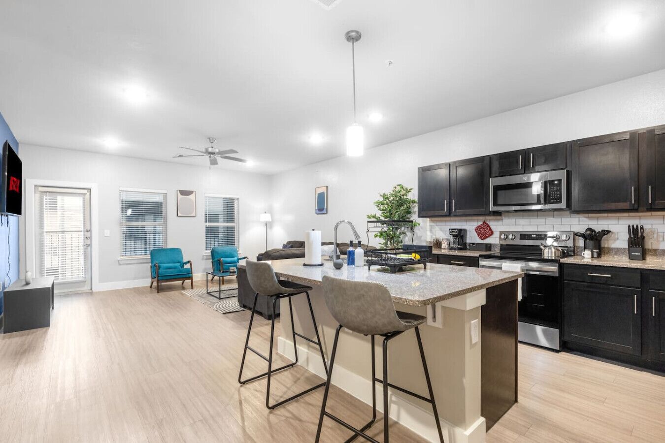 冷蔵庫、電子レンジ、オーブン、食器洗い機