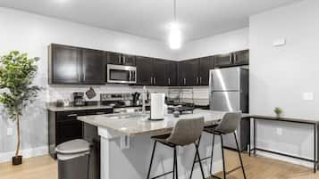 冷蔵庫、電子レンジ、オーブン、食器洗い機