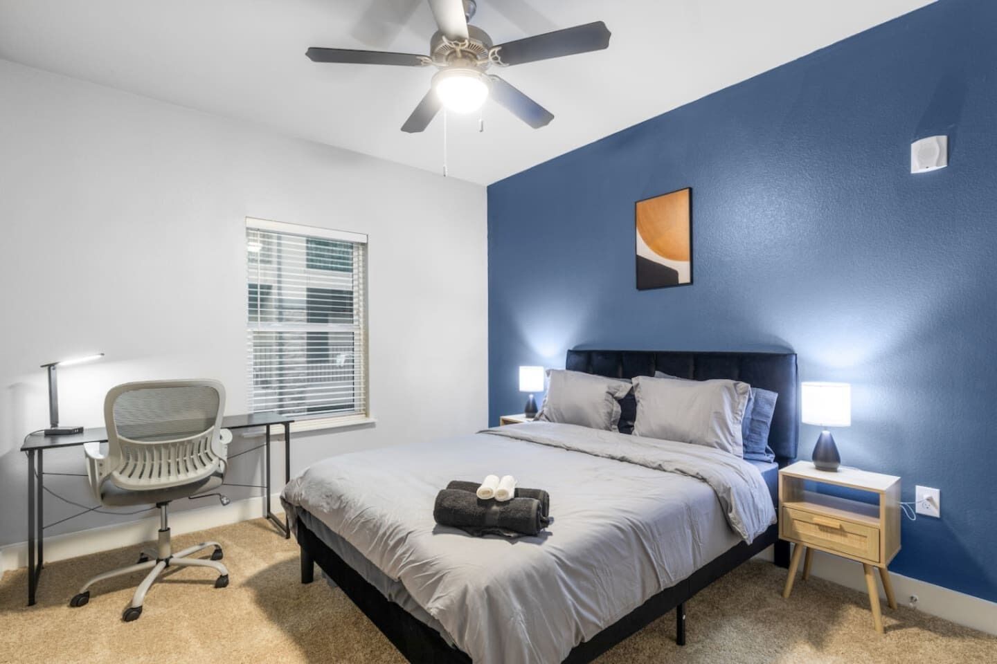 Desk, iron/ironing board, WiFi, bed sheets