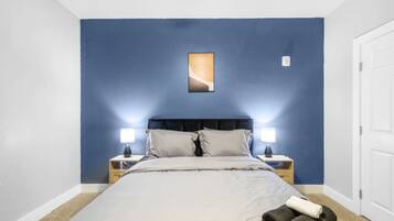 2 bedrooms, desk, iron/ironing board, WiFi