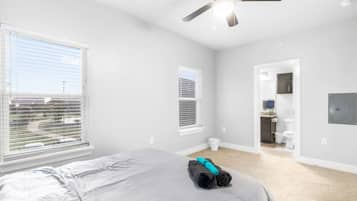 2 bedrooms, desk, iron/ironing board, WiFi
