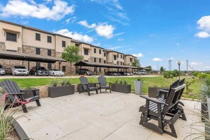 Terrace/patio - Modern 2BR – Epic Waters, AT&T, Gym & Shopping (Grand Prairie)