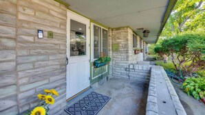 A stone exterior with a white door, a small porch, and a welcome mat. - Marvelous 3-bedroom townhome with  Heated floor Manchester (Manchester)