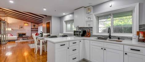 Kaffe- och tebryggare och grytor/köksredskap