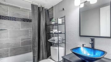 Dusche, Haartrockner, Shampoo