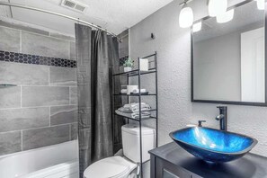 Dusche, Haartrockner, Shampoo