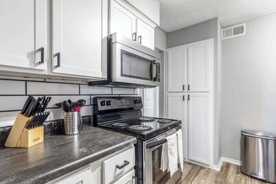 Walk to AT&T Stadium | Modern 2BR Game Day Stay