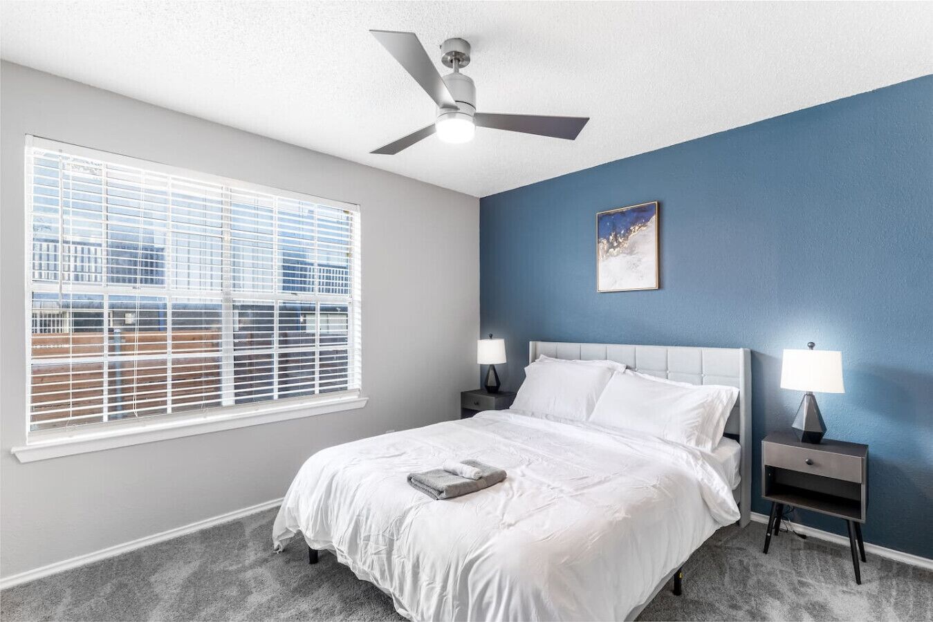 2 habitaciones, escritorio, tabla de planchar con plancha y wifi gratis 