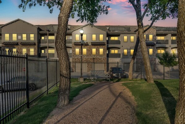 المنشأة من الخارج