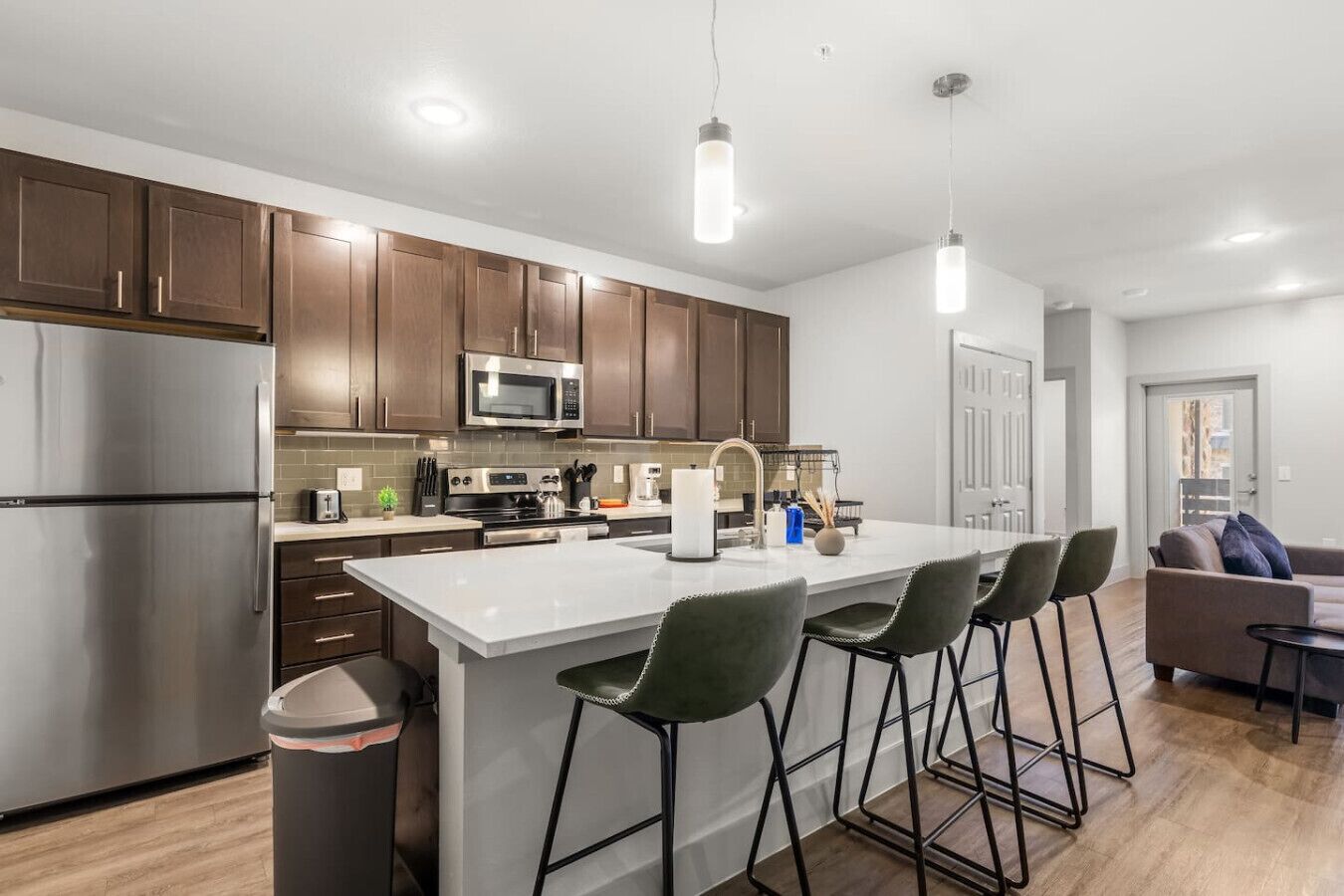 冷蔵庫、電子レンジ、オーブン、食器洗い機