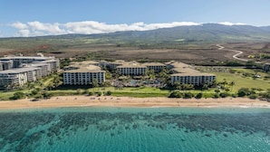 On the beach - Westin Nanea 2-Bedroom Resort View: Maui's Ultimate Family Retreat Awaits You!ja (Lahaina)