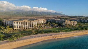 On the beach - Westin Nanea 2-Bedroom Resort View: Maui's Ultimate Family Retreat Awaits You!ja (Lahaina)