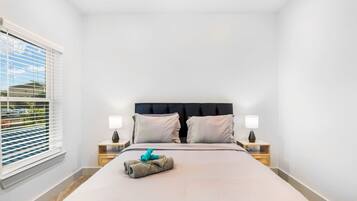 1 bedroom, desk, iron/ironing board, WiFi