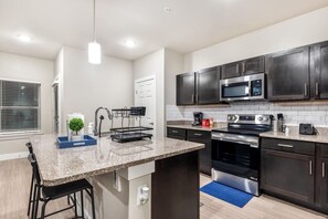 Fridge, microwave, oven, stovetop - Grand Prairie 1BR | IKEA, Epic Waters, Bass Pro (Grand Prairie)