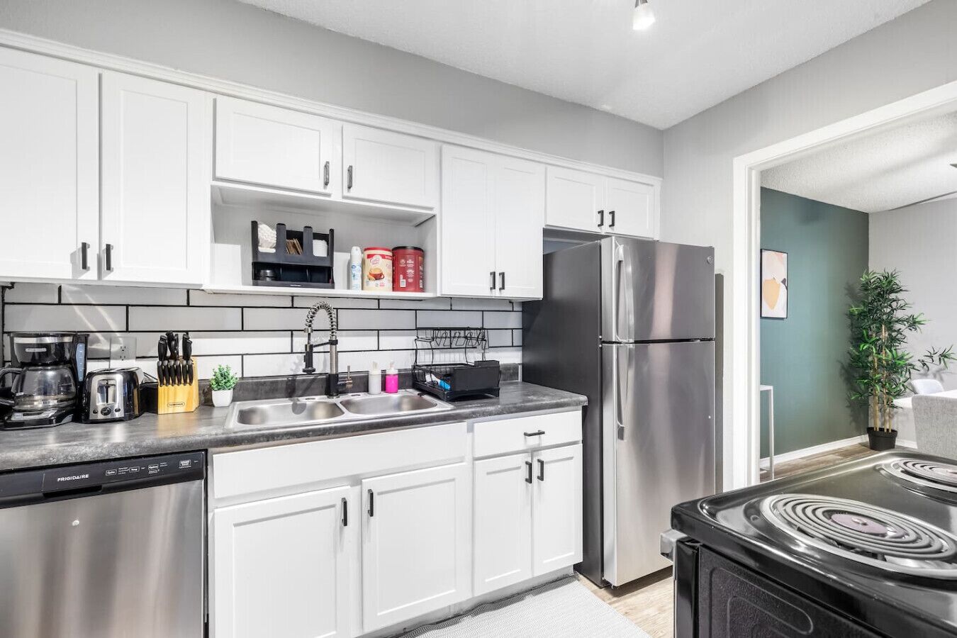 冰箱、微波炉、烤箱、炉灶