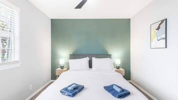 2 bedrooms, iron/ironing board, free WiFi, bed sheets