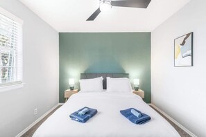 2 chambres, fer et planche à repasser, Wi-Fi gratuit, draps fournis