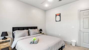 1 bedroom, desk, iron/ironing board, WiFi