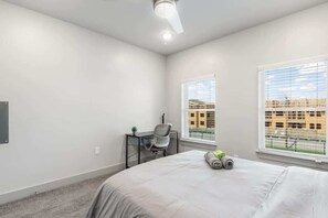 1 室のベッドルーム、デスク、アイロン / アイロン台、WiFi