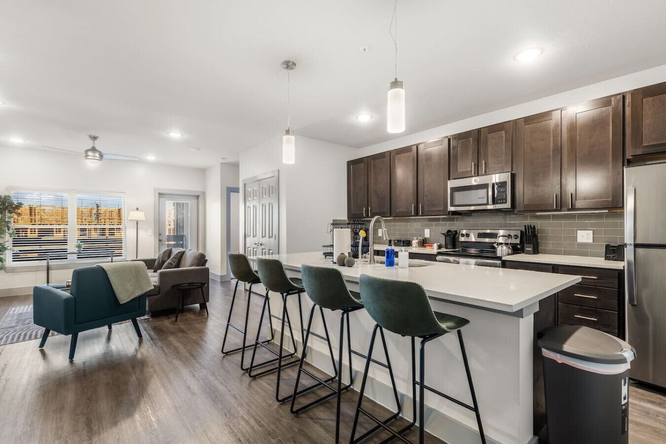 冷蔵庫、電子レンジ、オーブン、食器洗い機