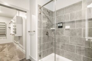 Hair dryer - Grand Prairie 1BR | IKEA, Epic Waters, Bass Pro (Grand Prairie)