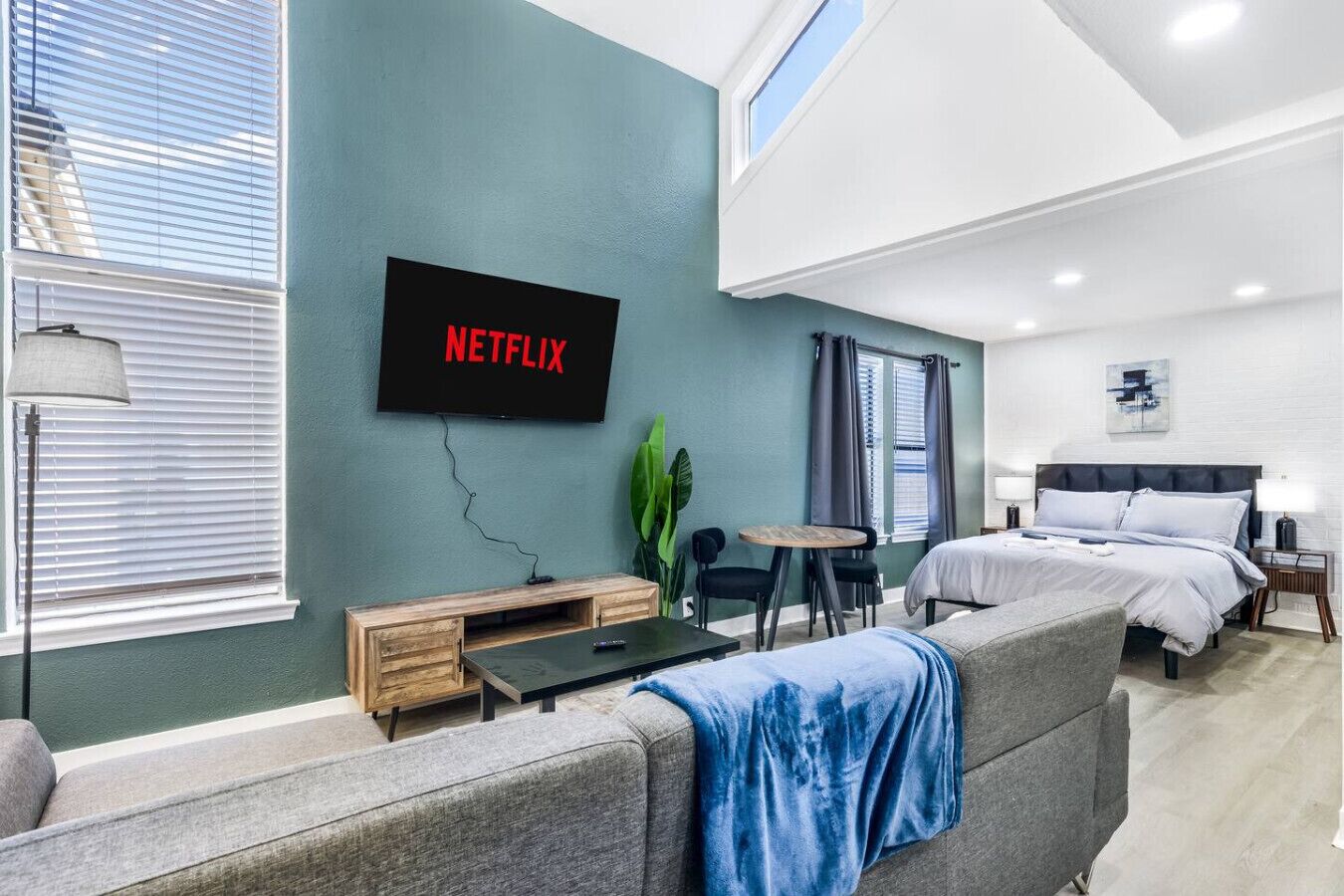 2 bedrooms, desk, iron/ironing board, WiFi