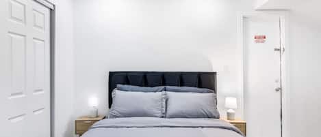 2 bedrooms, desk, iron/ironing board, WiFi