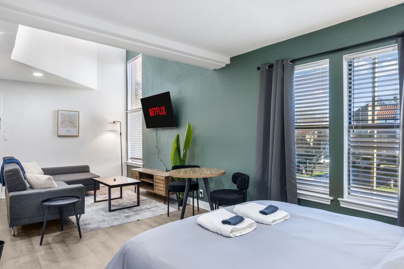 2 bedrooms, desk, iron/ironing board, WiFi