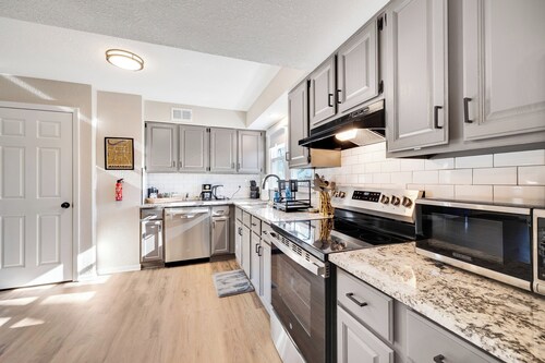 OneNinth-Luxury Downtown Retreat