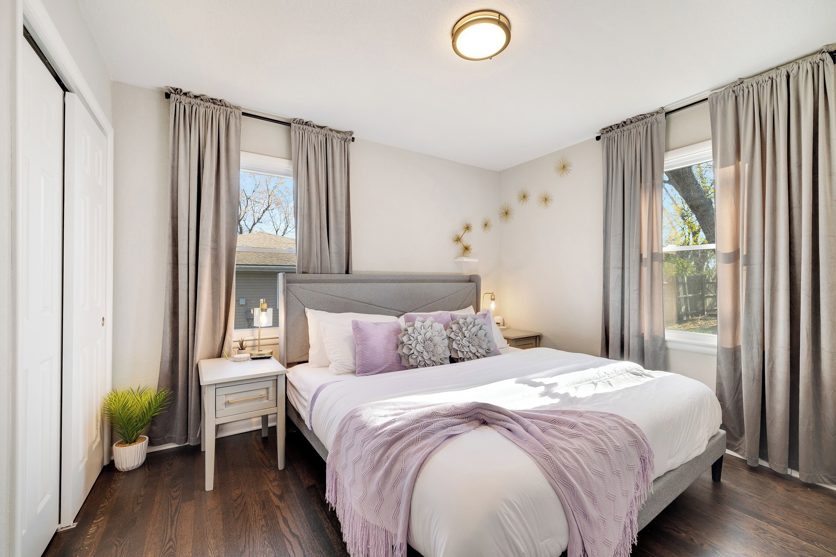 4 habitaciones, tabla de planchar con plancha, wifi y ropa de cama 