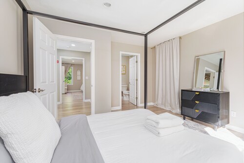 Charming 2-bedroom Guest House in Dedham on Private Estate