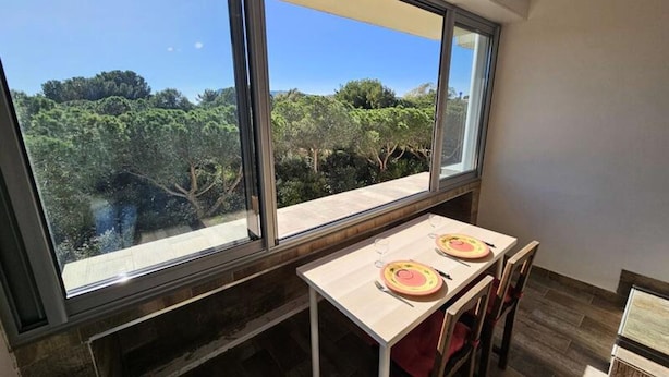 Unclassified image, 1 of 3, button - Air Conditioning, Fiber Optic Connection, in the Heart of Les Sablettes, Everything Within Walking Distance.. (La Seyne-sur-Mer)