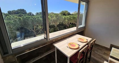 Air Conditioning, Fiber Optic Connection, in the Heart of Les Sablettes, Everything Within Walking Distance..
