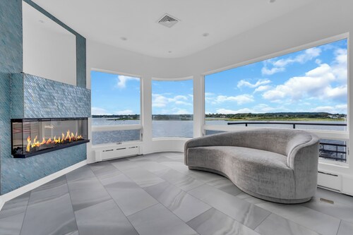 Elegant Waterfront Stay + Bay + Sunset Views