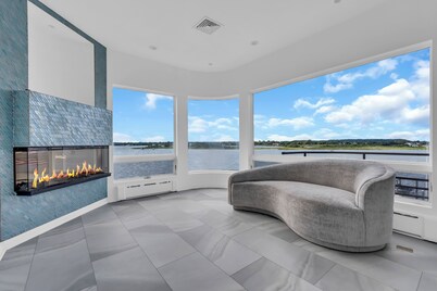 Elegant Waterfront Stay + Bay + Sunset Views
