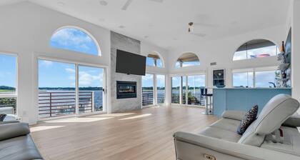 Elegant Waterfront Stay + Bay + Sunset Views