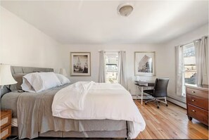 2 bedrooms, iron/ironing board, Internet, bed sheets