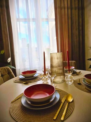Dining - NOWY Apartament - Stare Miasto - Widok na ratusz - Możliwe śniadania (Toruń)