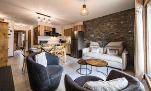 Living area - Apartment in Plan du Moulin Near Slopes (Saint-Sorlin-d'Arves)