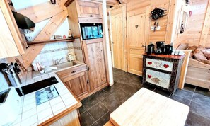 Fridge, microwave, oven, dishwasher - Apartment in Village Near Ski Slopes (Les Gets)