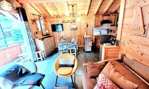 Living area - Apartment in Village Near Ski Slopes (Les Gets)