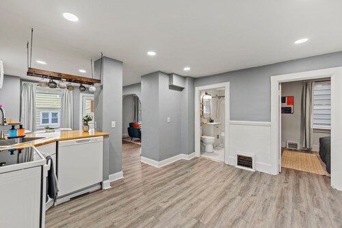 Stylish Home - Walk to Brady St - Sleeps 7 + Pets