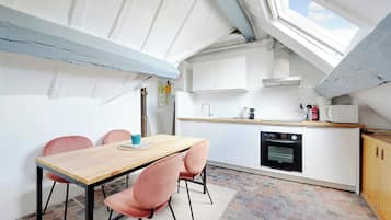 House | Private kitchen | Cookware/dishes/utensils