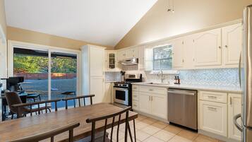Micro-ondes, four, plaque de cuisson, lave-vaisselle