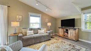 House (4 Bedrooms) | Interior - 3-home Coastal Retreat w/ Sauna, Firepit & Greenhouse Seabright Haven by Avantstay (Coupeville)